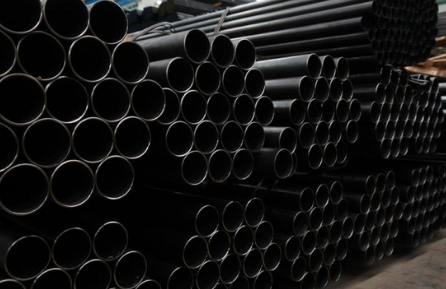 What is a Carbon Steel Pipe and Its Uses – Solitaire Overseas